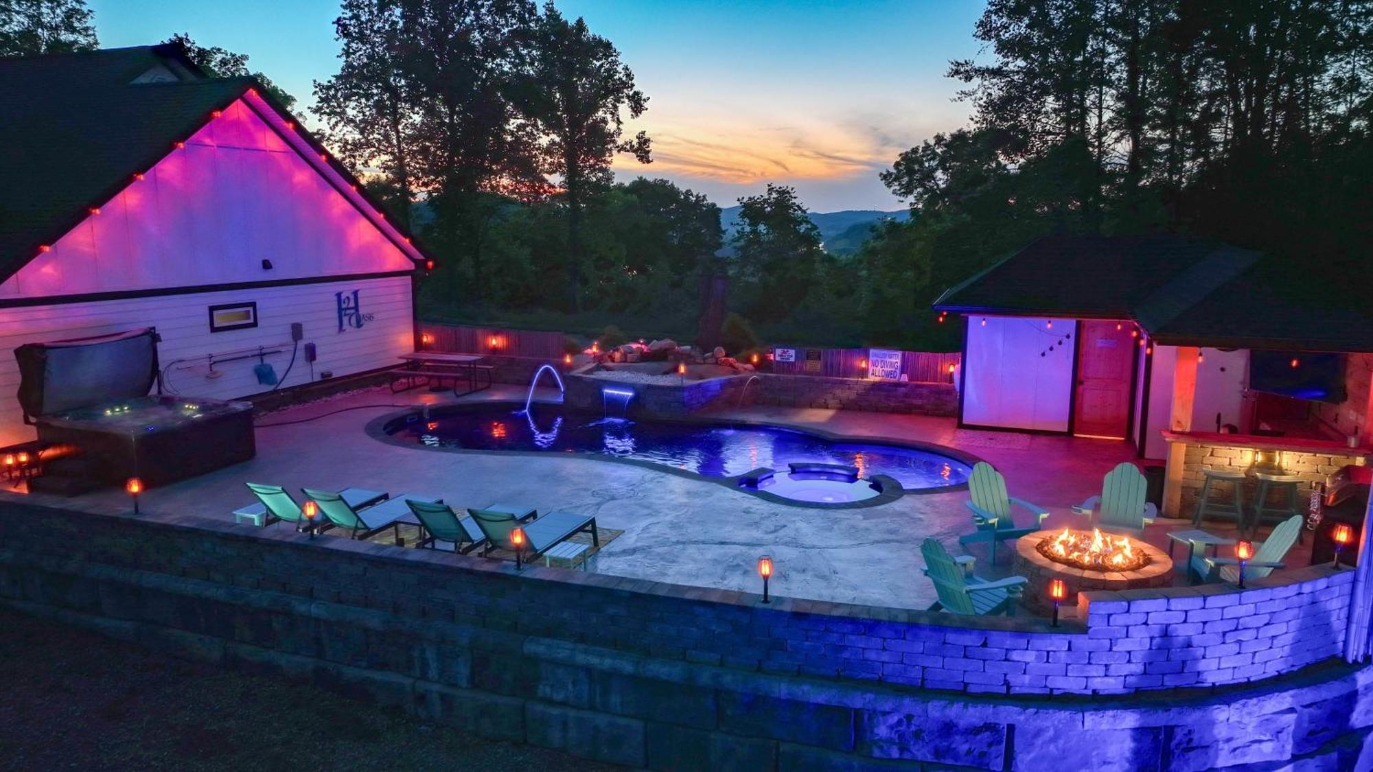 세비어빌 H2Oasis Incredible Pool Retreat With Mountains Views! 빌라 외부 사진